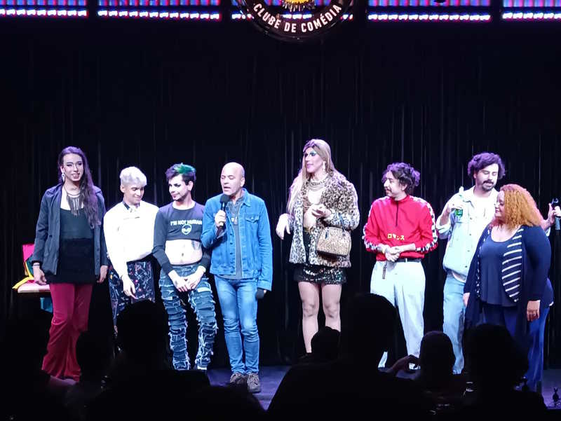 Da esquerda para a direita: Priscilla, Rô Vicente, Filipa Luzz, Régis Araújo, Tina Tomeh, Miller Santos, Fernando Pedrosa e Kátia Guedes no 3 dia do festival de 2022 lá no Clube Barbixas de comédia - acervo pessoal